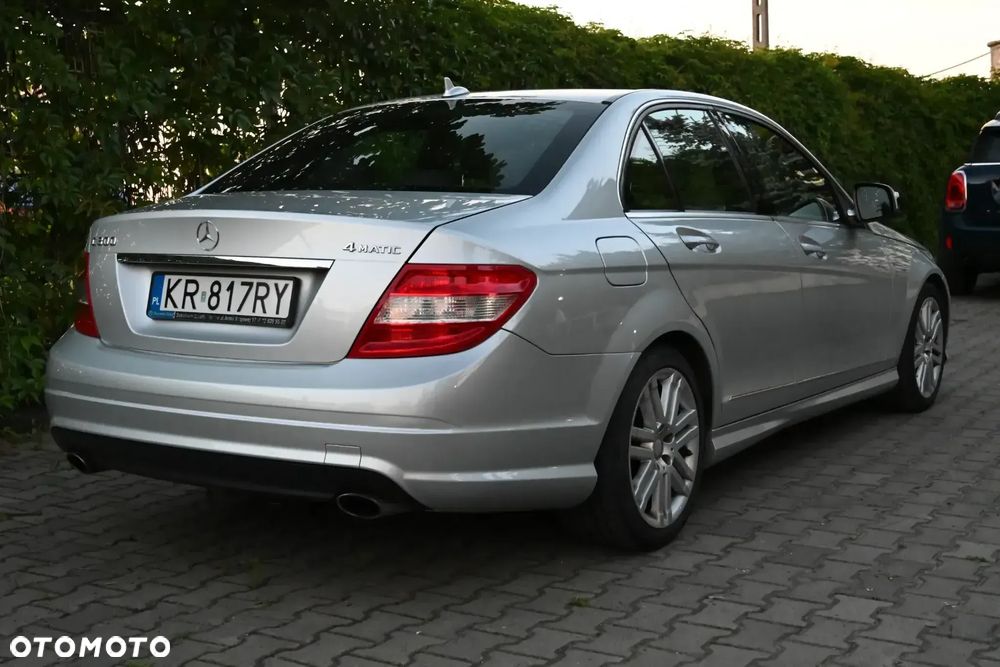 Mercedes-Benz Klasa C 300 4Matic 7G-TRONIC - 15