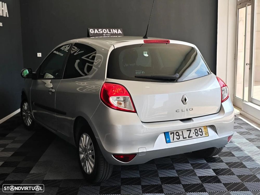 Renault Clio - 23
