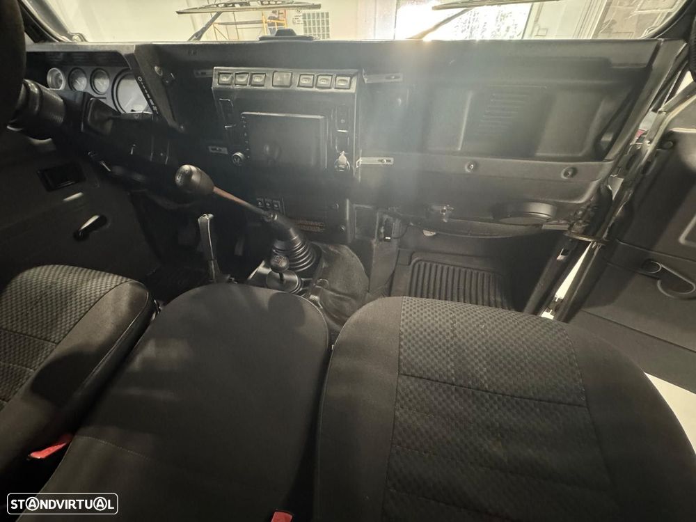 Land Rover Defender 90 2.5 TD5 Metal Top - 13