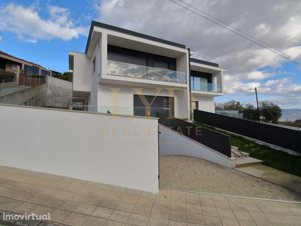 Moradia T3 + 1 Recezinhos (S.Mamede) - Grande imagem: 2/26