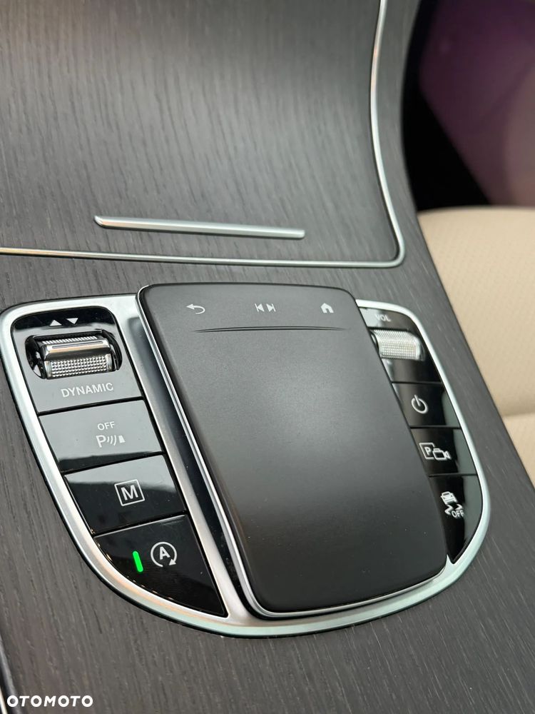 Mercedes-Benz GLC 300 4Matic 9G-TRONIC Exclusive - 30