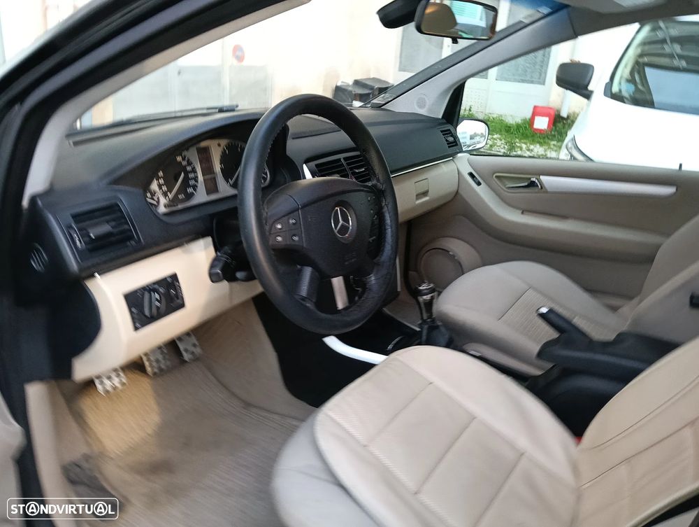Mercedes-Benz B 200 CDI - 18