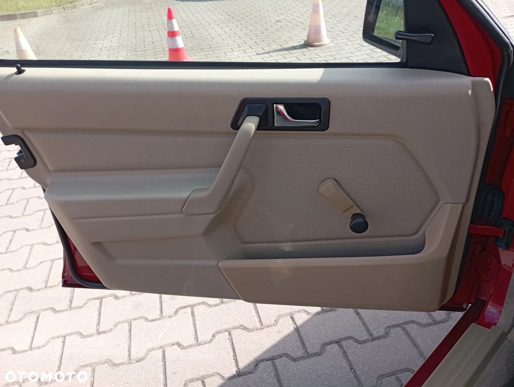 Mercedes-Benz W201 (190) - 30