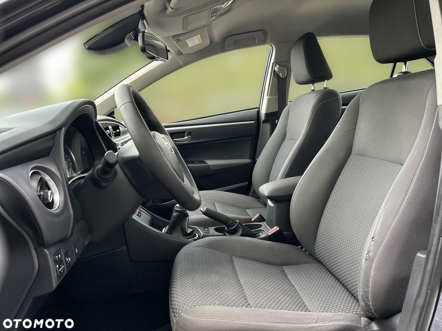 Toyota Corolla 1.6 Classic Plus - 9