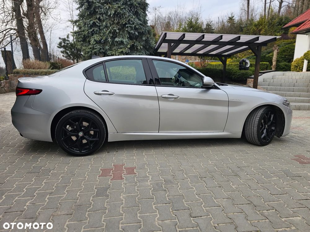 Alfa Romeo Giulia 2.0 Turbo 16V AT8-Q4 Veloce Ti - 4