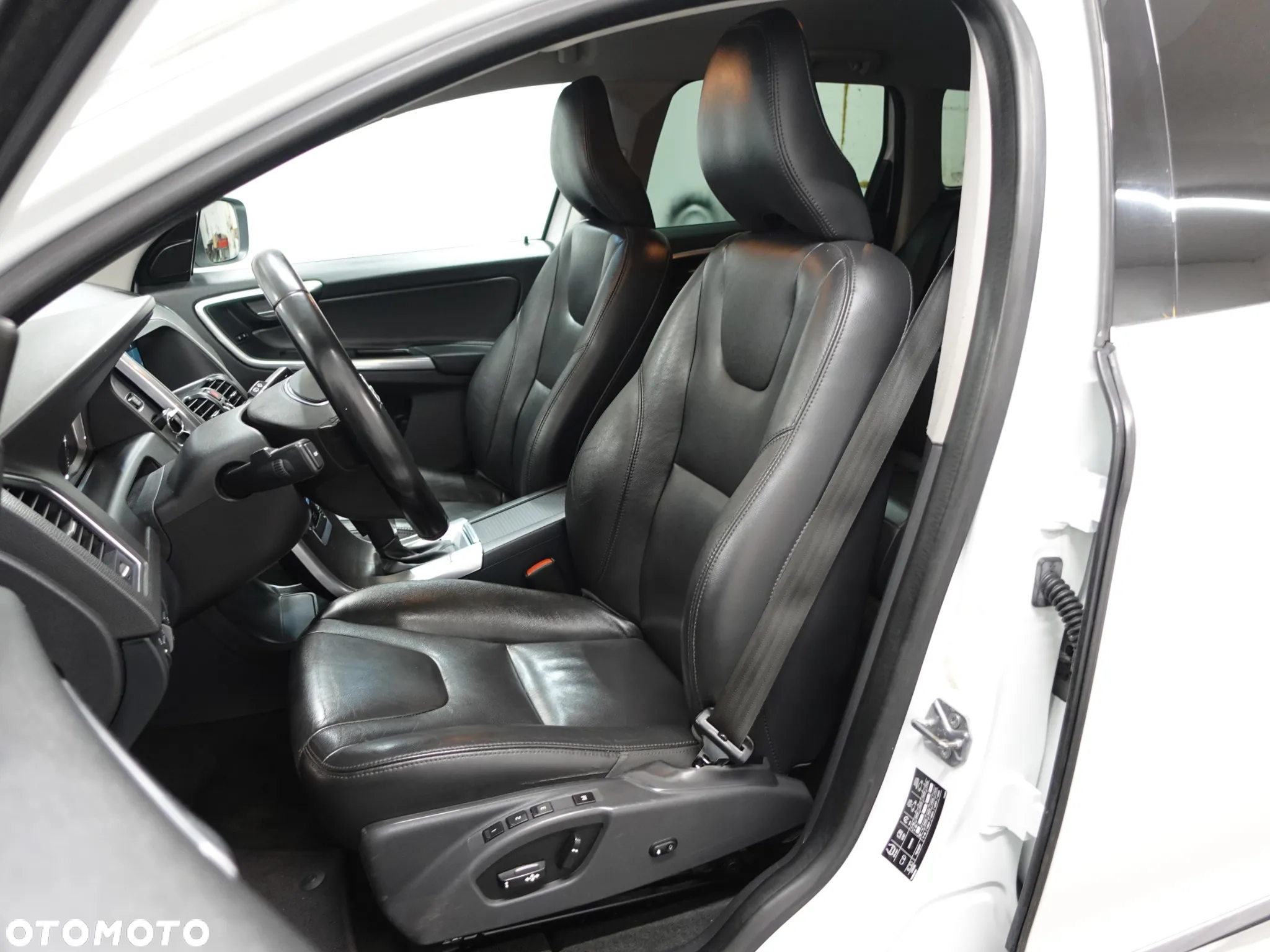 Volvo XC 60 D4 AWD Summum - 25