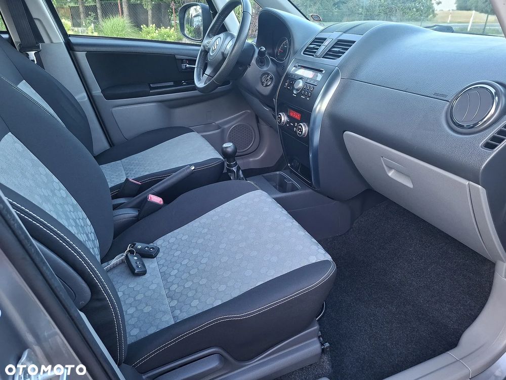 Suzuki SX4 - 25