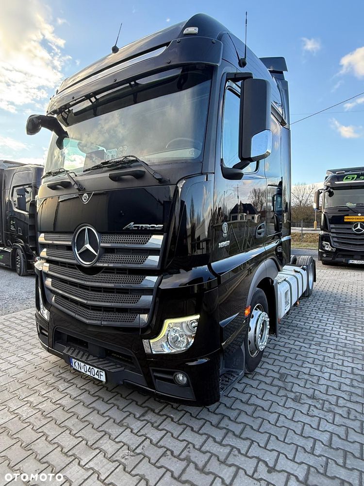Mercedes-Benz - 6