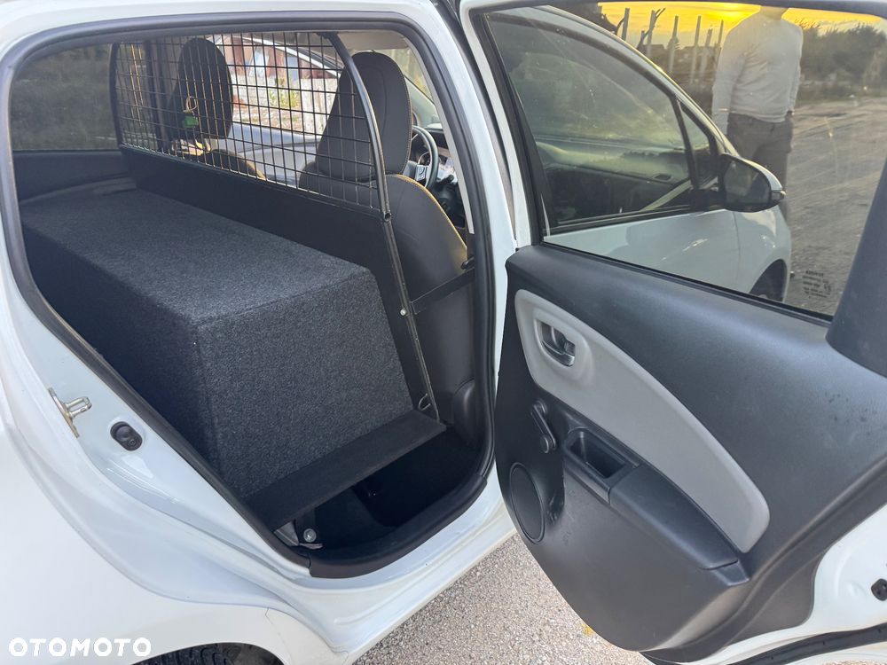 Toyota Yaris 1.0 Premium - 12