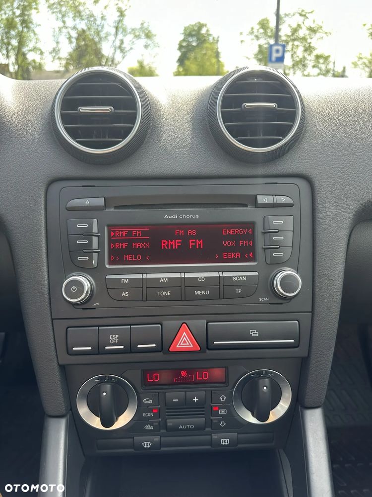 Audi A3 3-drzwiowe 1.6 Attraction - 13