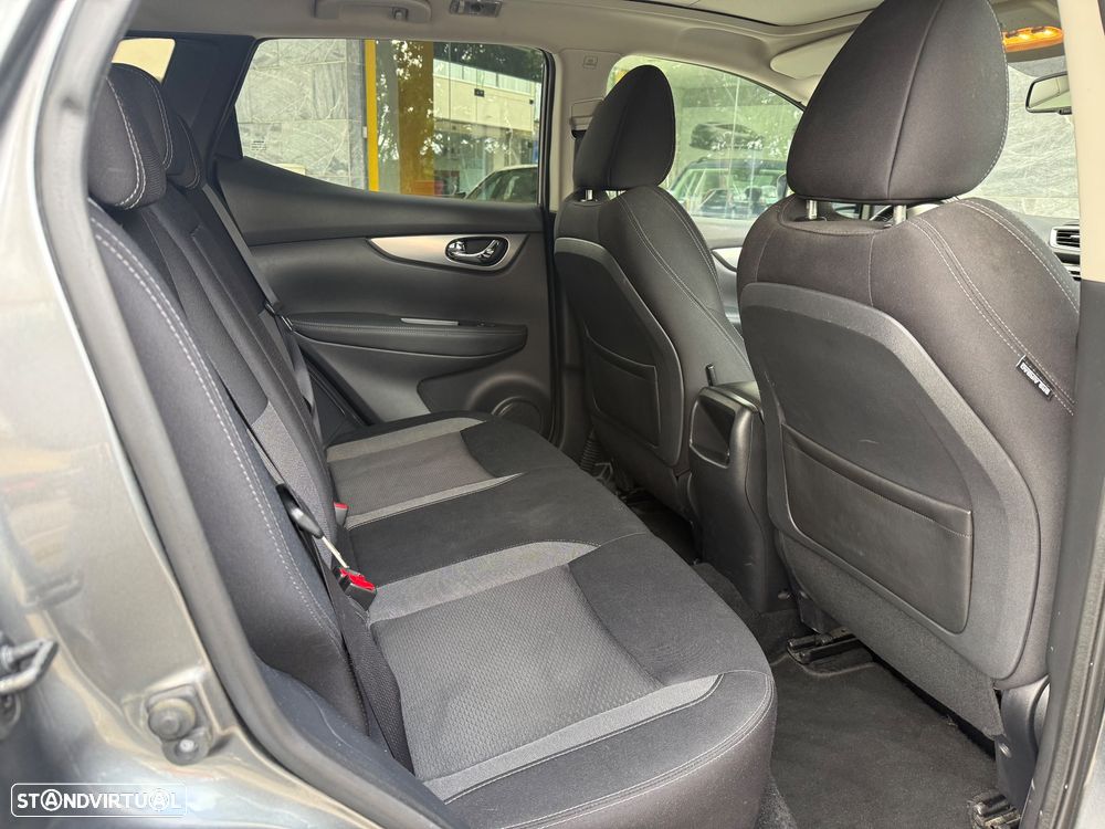 Nissan Qashqai 1.5 dCi N-Connecta J18+Led - 16