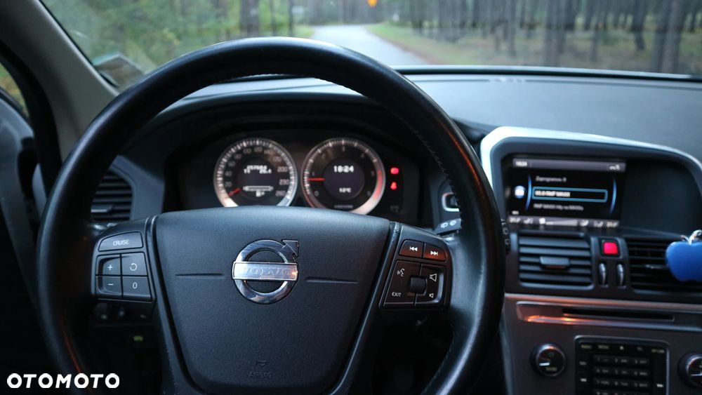 Volvo XC 60 D5 AWD Momentum - 17