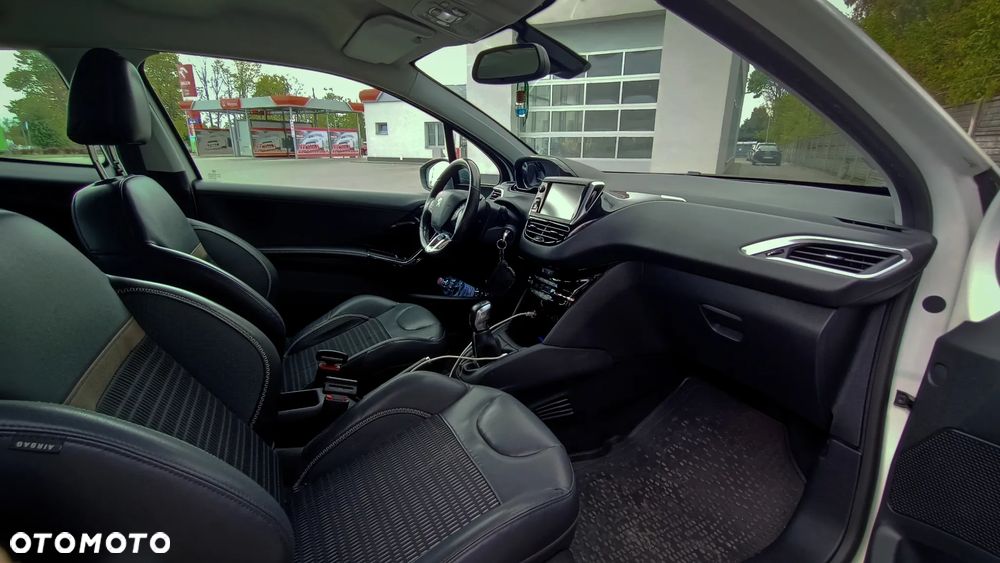 Peugeot 208 e-HDi 92 Stop&Start Allure - 9