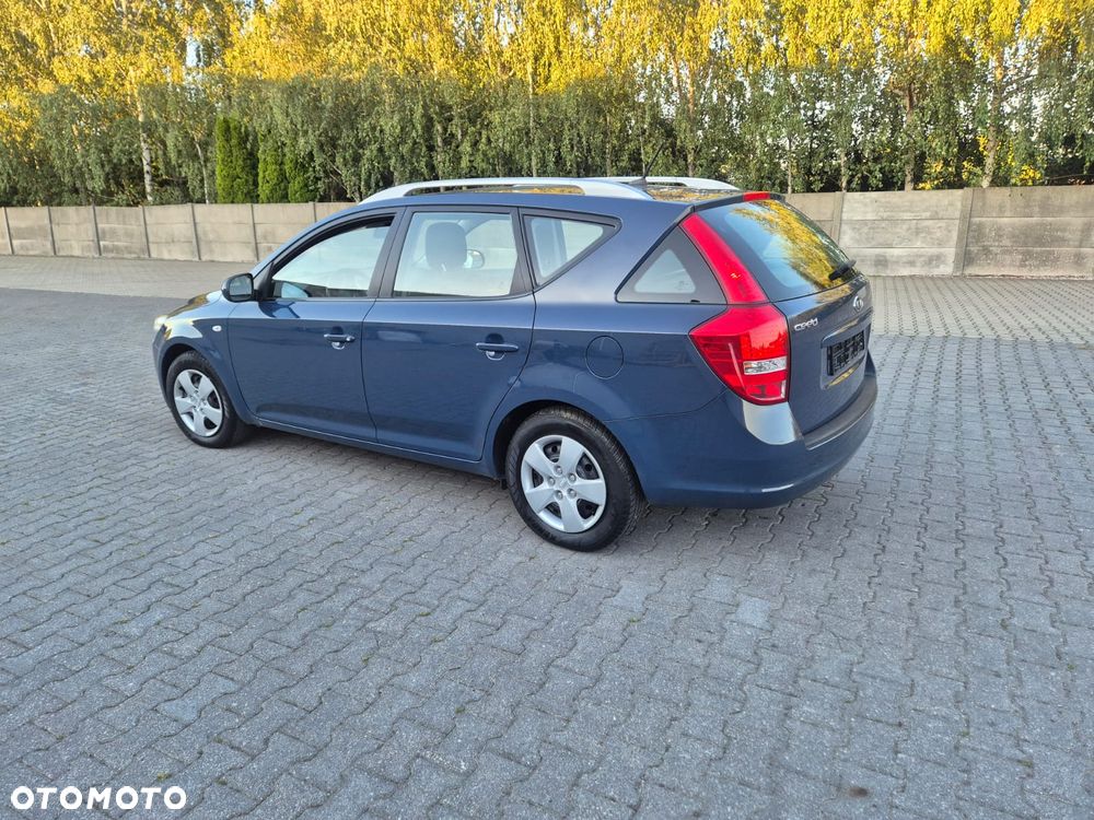 Kia Ceed - 4
