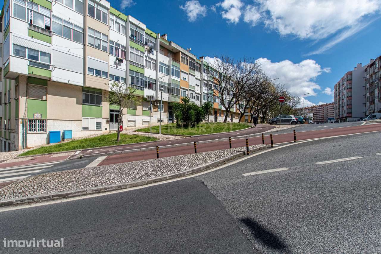 T2 Cacém - junto ao LIDL - Grande imagem: 2/19