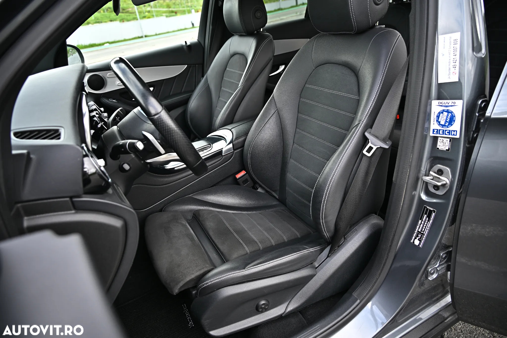 Mercedes-Benz GLC 300 d 4MATIC - 32