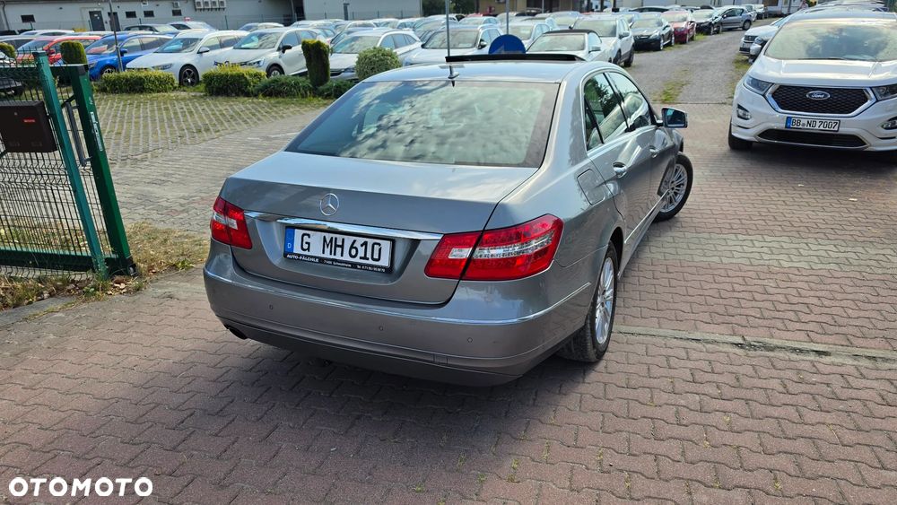 Mercedes-Benz Klasa E 250 CGI BlueEFFICIENCY 7G-TRONIC Elegance - 19