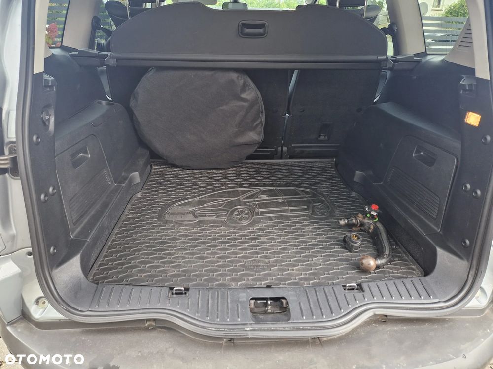 Ford S-Max - 11