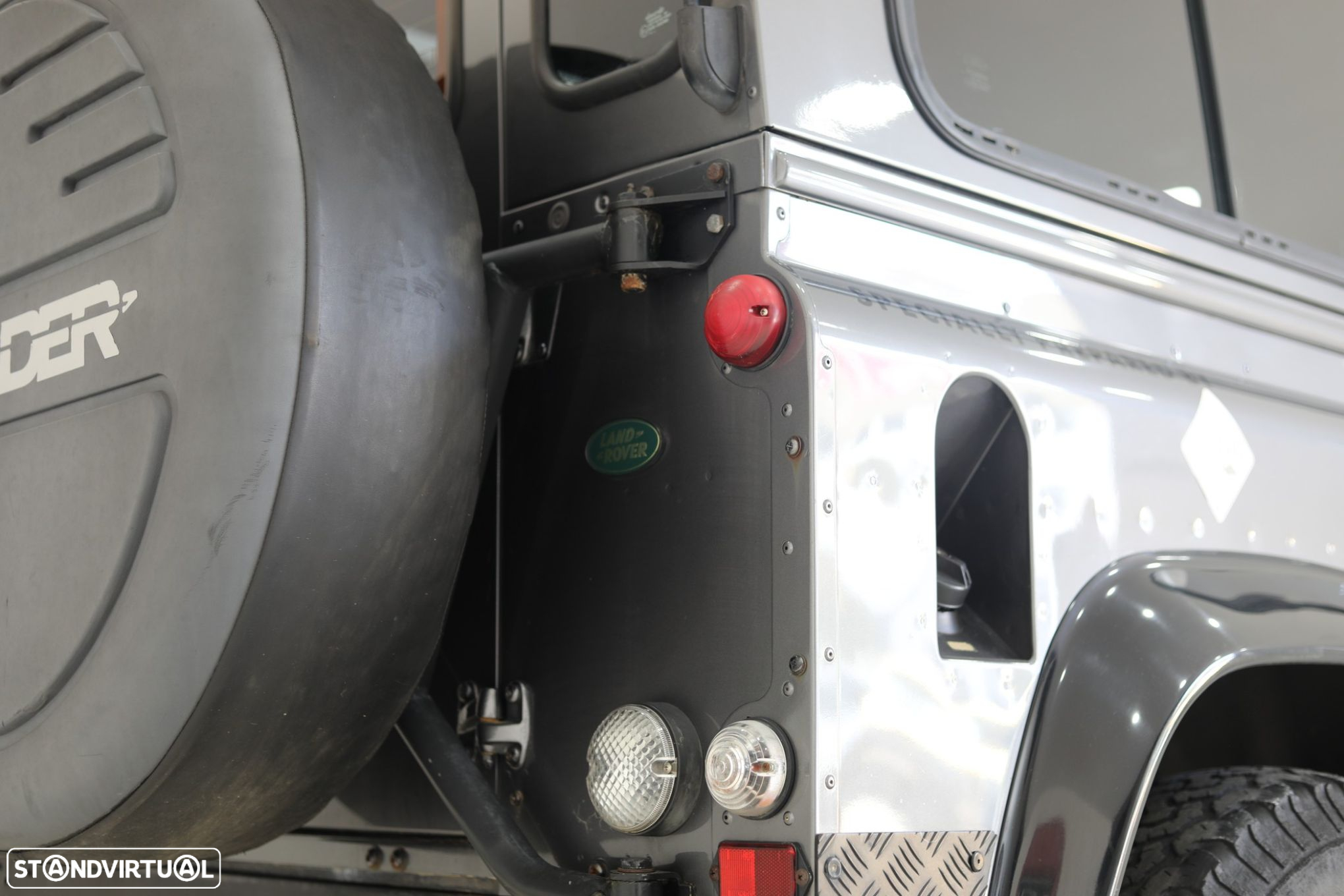 Land Rover Defender 90 2.5 TD5 Metal Top - 21