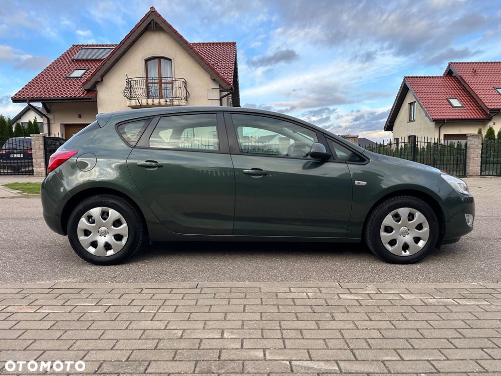 Opel Astra 1.4 Turbo 150 Jahre - 8