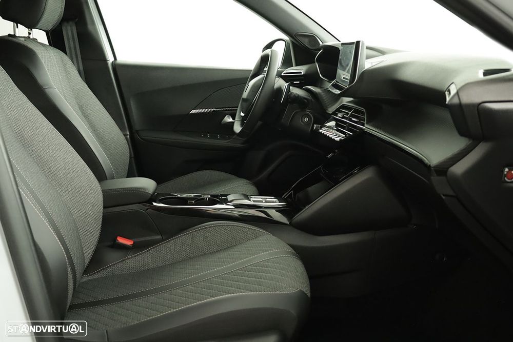 Peugeot 2008 1.2 PureTech Allure EAT8 - 21