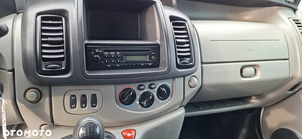 Opel Vivaro - 18