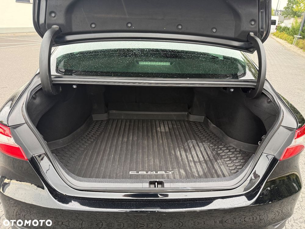Toyota Camry 2.5 Hybrid Comfort CVT - 23