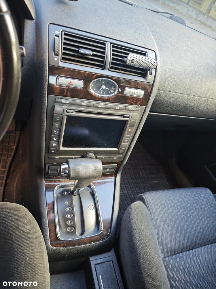 Ford Mondeo 2.0 Ghia - 12