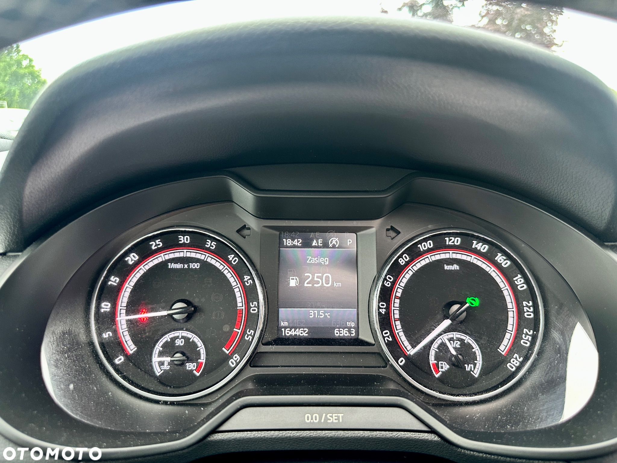 Skoda Octavia Combi 2.0 TDI DSG RS - 32