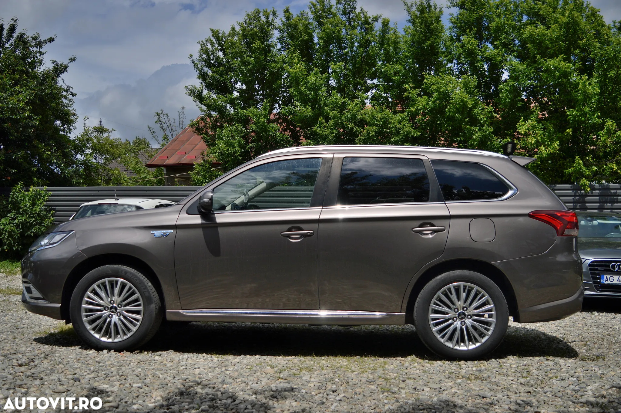 Mitsubishi Outlander 2.4 4WD Plug-In Hybrid - 13