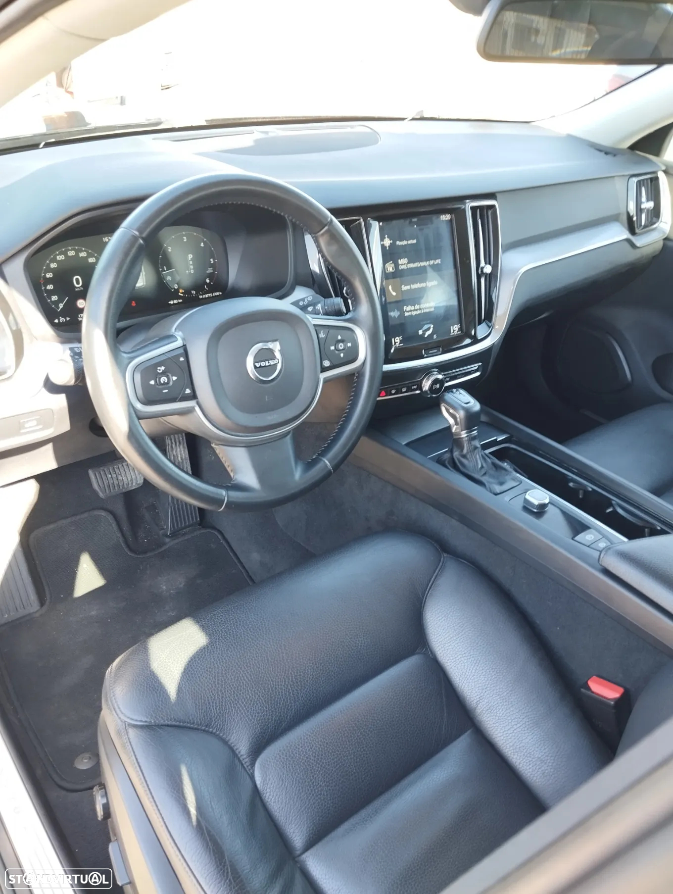 Volvo V60 2.0 D3 Momentum Geartronic - 17