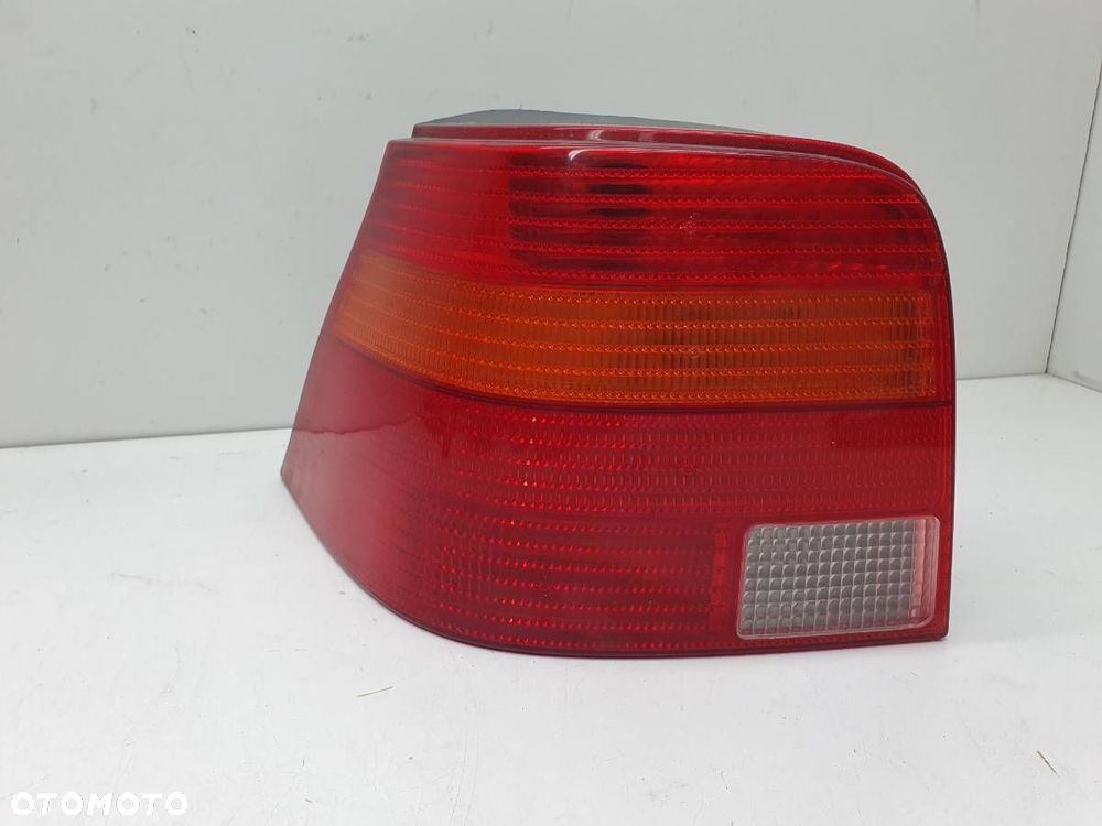 LAMPA TYŁ TYLNA LEWA W BŁOTNIK VW GOLF IV EU 1J6945095Q - 1