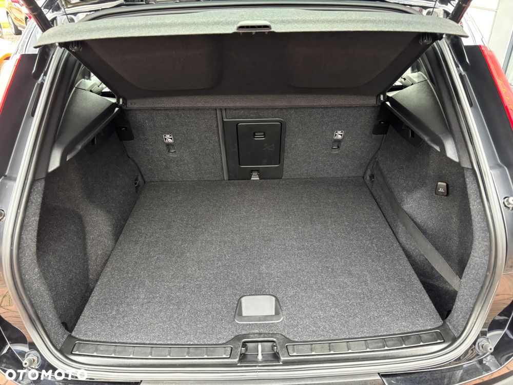 Volvo XC 40 B4 B Geartronic Momentum Pro - 33