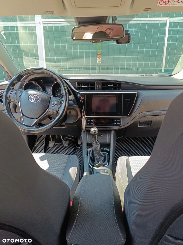 Toyota Auris 1.6 D-4D Prestige - 22