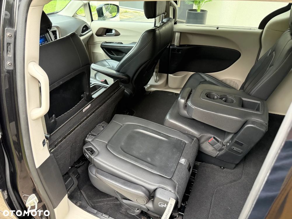 Chrysler Pacifica - 18