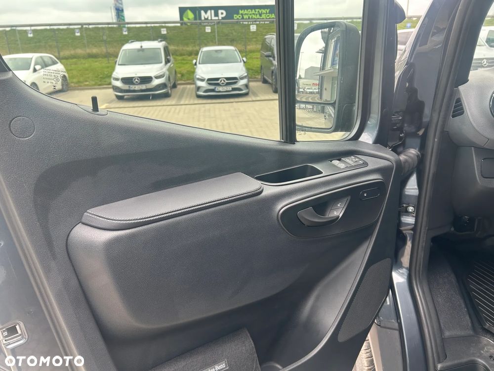 Mercedes-Benz Sprinter - 11