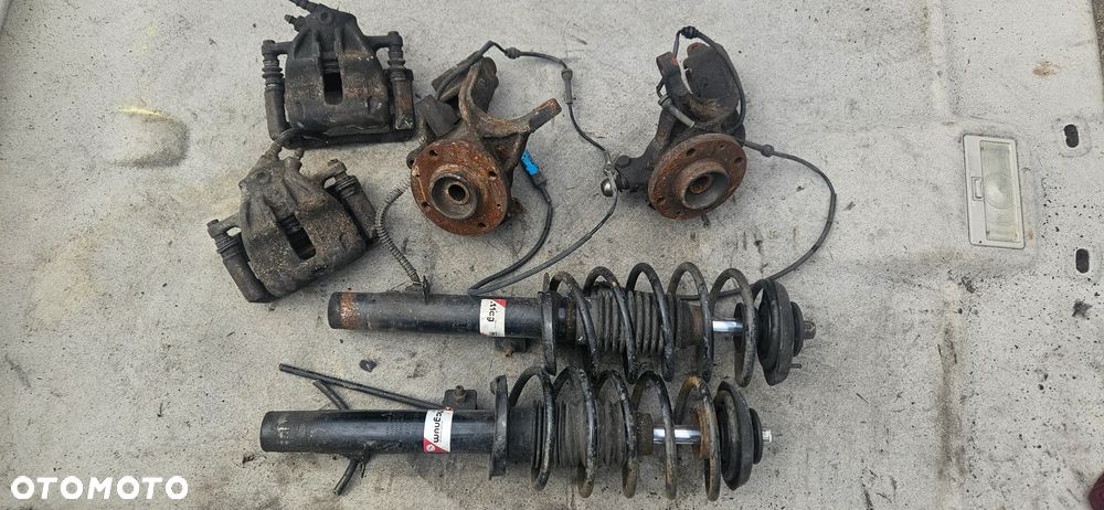 Zwrotnica piasta amortyzator sprężyna lewy prawy przód zacisk Citroen C3 I 1,6 benzyna 2002r - 1