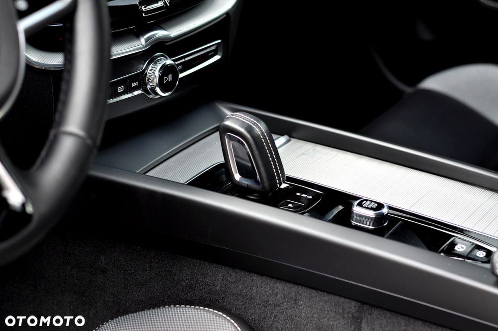Volvo XC 60 B4 D AWD Geartronic RDesign - 17