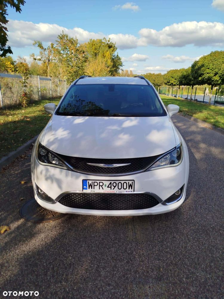 Chrysler Pacifica - 4