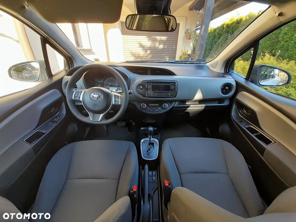 Toyota Yaris Hybrid 100 Active - 12