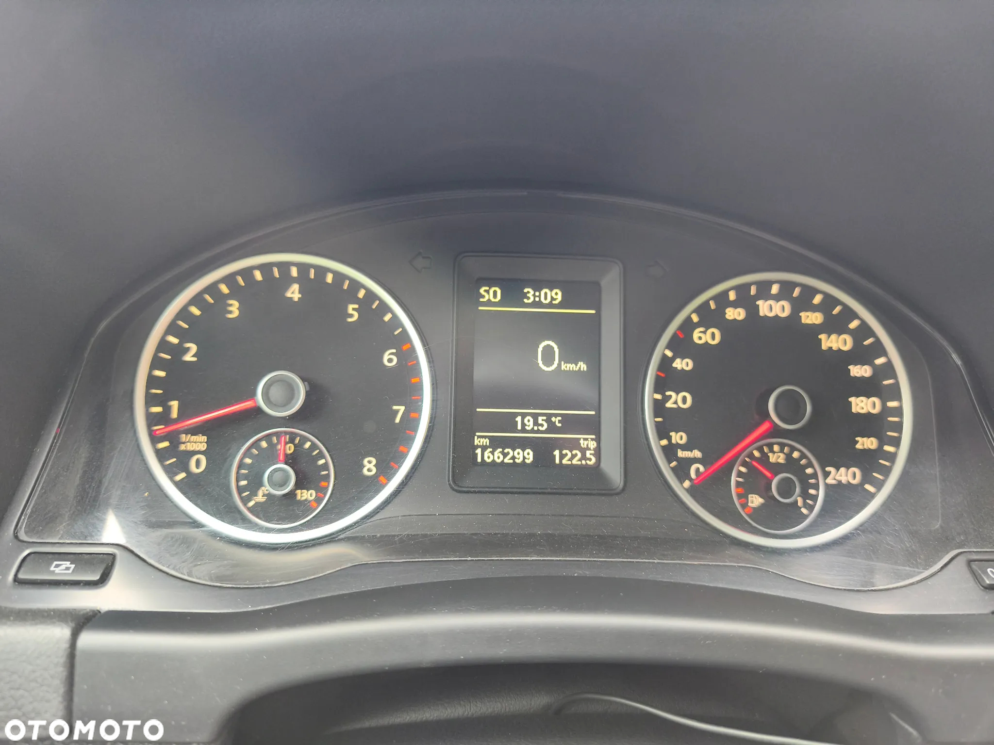 Volkswagen Tiguan - 28