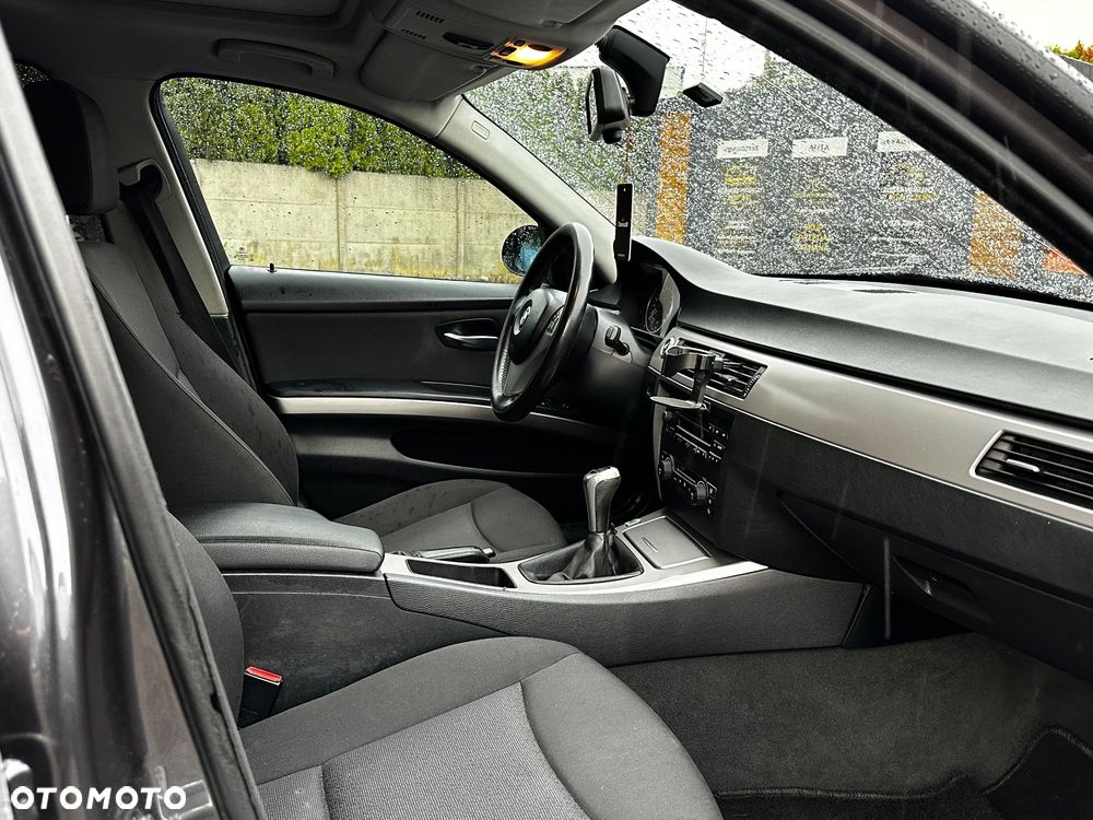 BMW Seria 3 320i - 8