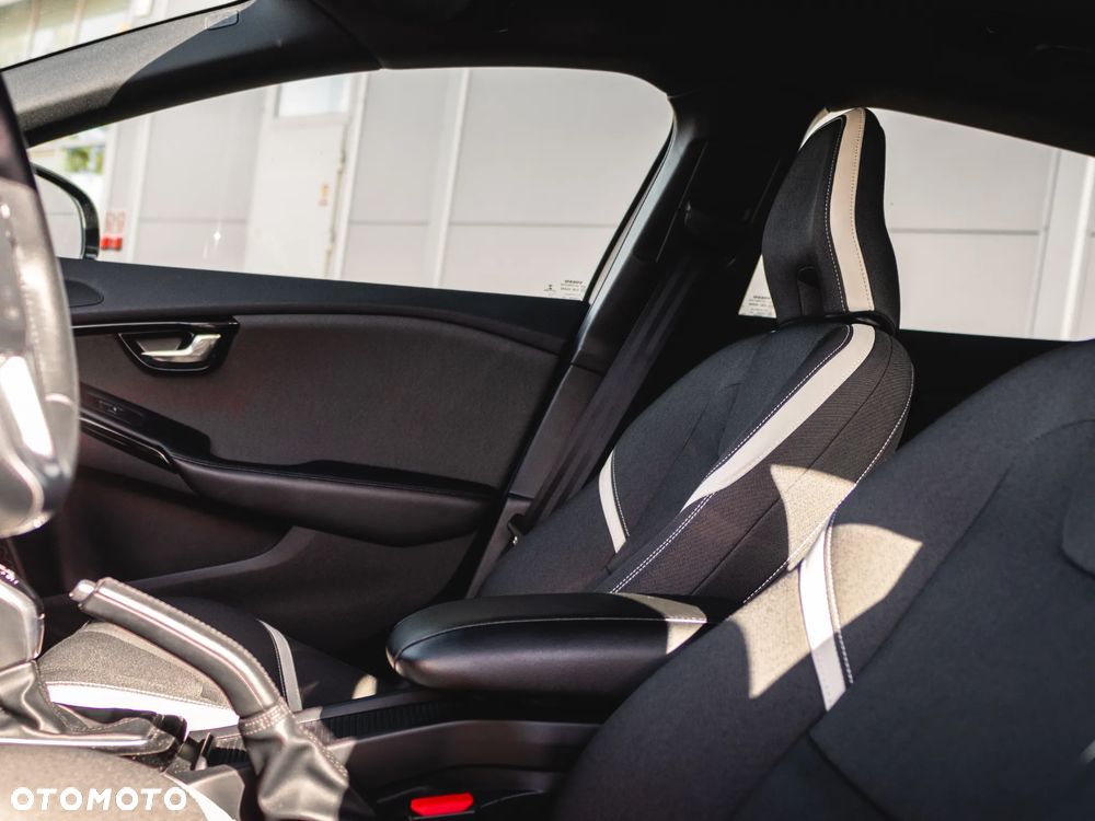 Volvo V40 D3 Drive-E Inscription - 29