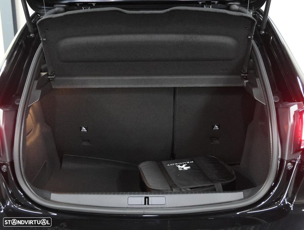 Peugeot e-208 GT - 36