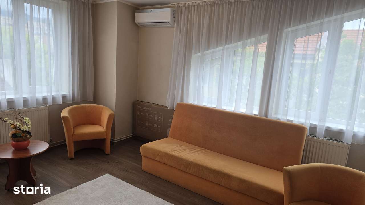 Inchiriez apartament 2 camere decomandat in Deva, zona Gojdu, etaj 2 — fotografia 1
