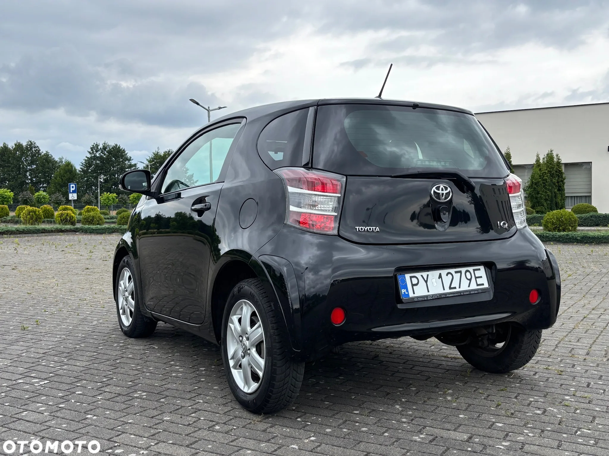 Toyota iQ - 4