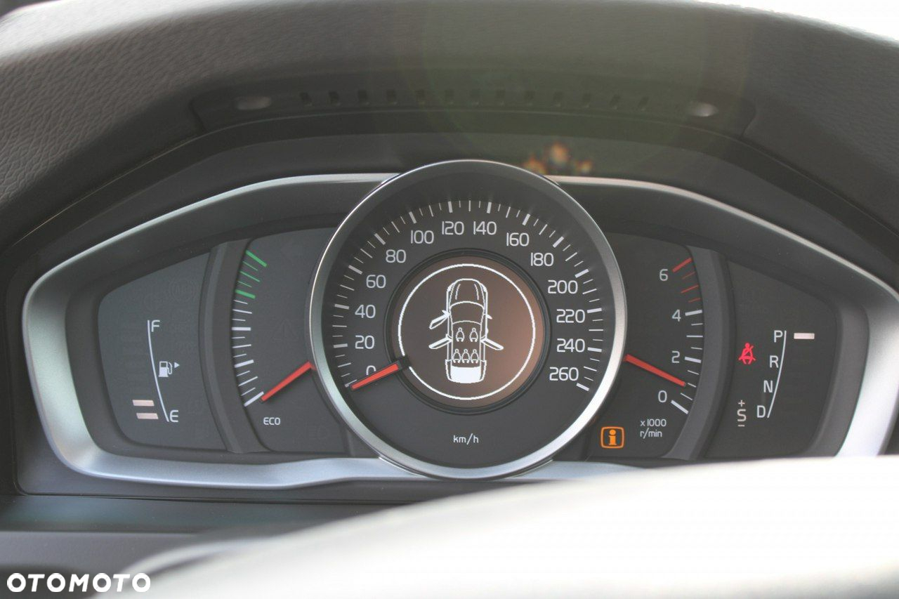 Volvo V60 Cross Country D4 Drive-E Momentum - 28