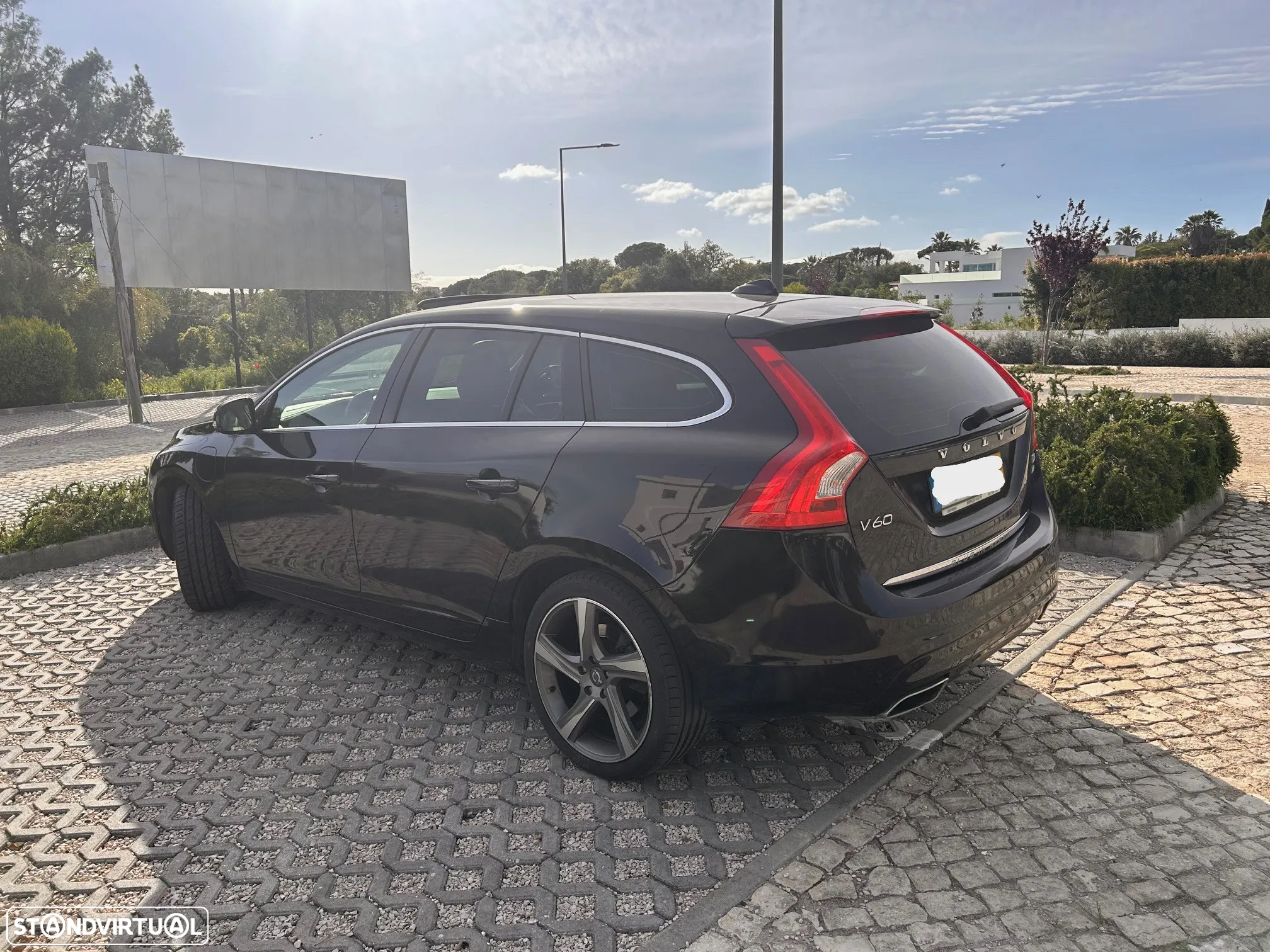 Volvo V60 2.4 D6 Summum AWD Phev - 4