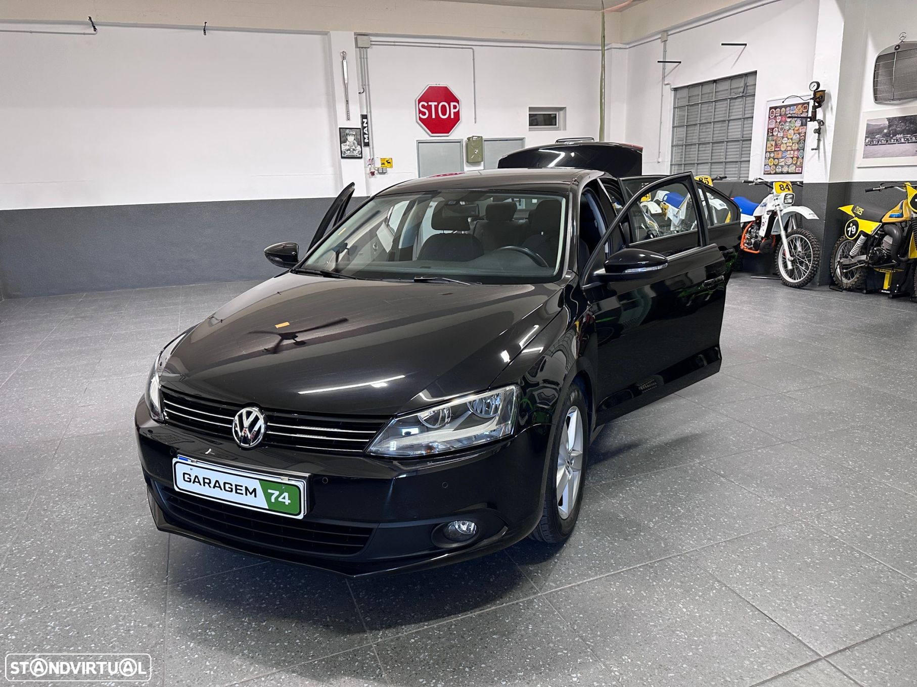 VW Jetta 1.6 TDi Confortline - 26