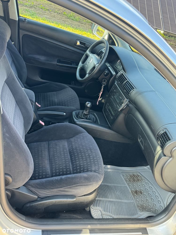 Volkswagen Passat 1.9 TDI Highline - 17